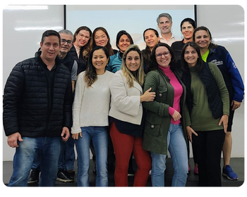 Equipe Farol de Pais Formada por pais de alunos, que fizeram toda a Formação nos 7 Hábitos, e a direção do Colégio.