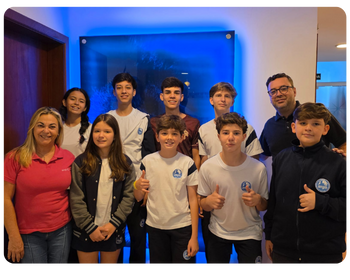 Equipe Farol Teens Formada por alunos do EFAF, o professor de Líder em Mim, Rogério, e a Coordenadora Rosana.